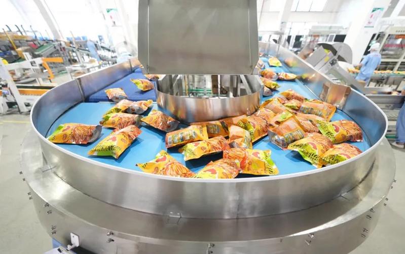 螺蛳粉品类也经历了从堂食,外卖的地产地销模式,到预包装食品的全域